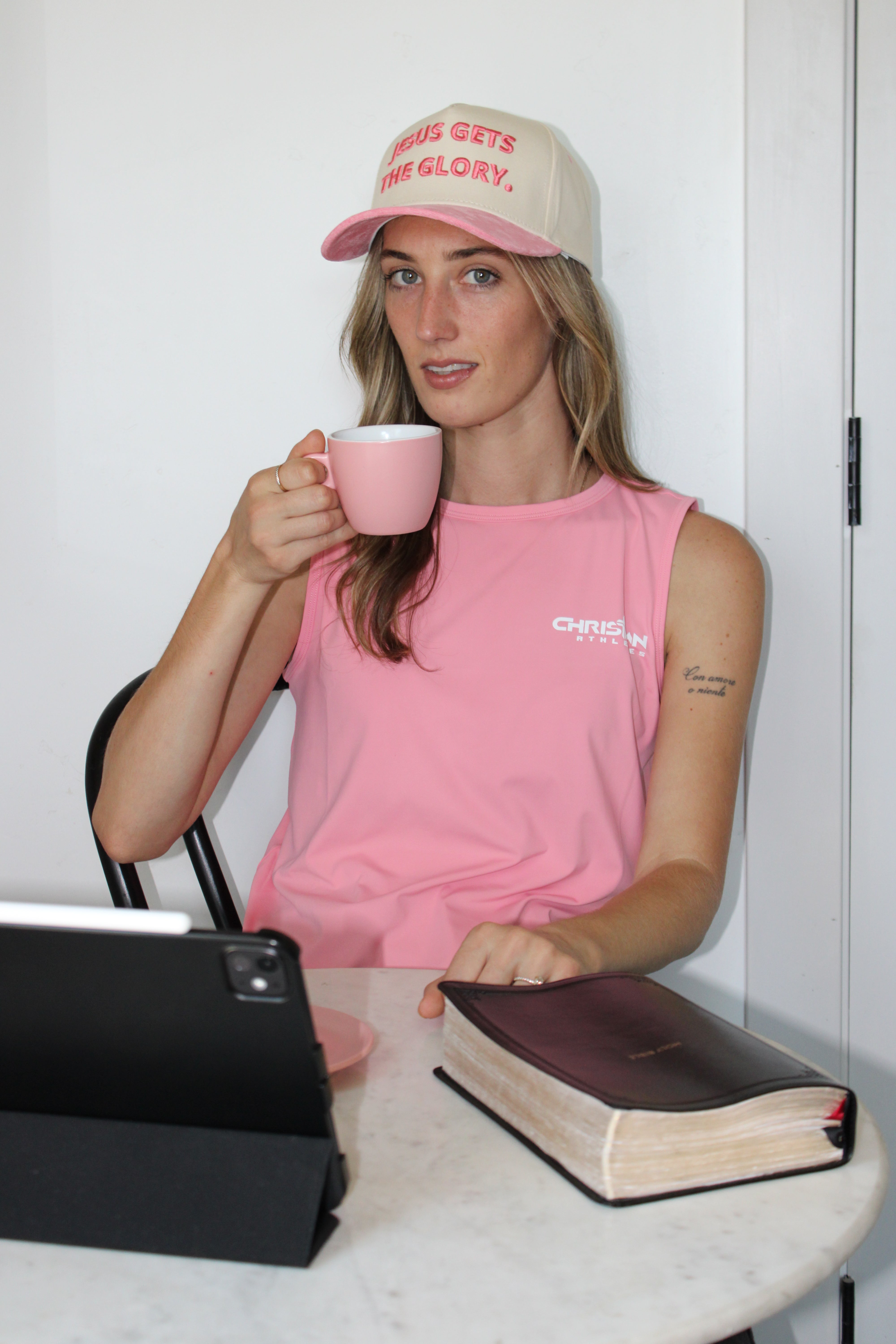 Collection of Women’s performance Tank “Light-Pink” in a gallery layout